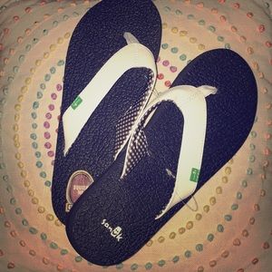 Brand new sanok flip flops